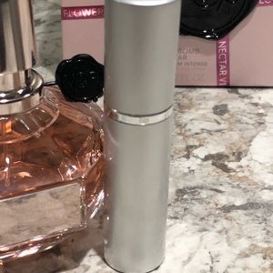 Viktor&Rolf Flowerbomb Nectar travel spray!